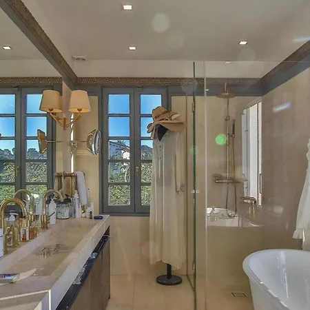 Σπίτι διακοπών Stylish Izza Splendid View, Heated Pool Σαιντ-Μαξίμ