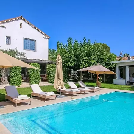 Stylish Izza Splendid View, Heated Pool Σπίτι διακοπών