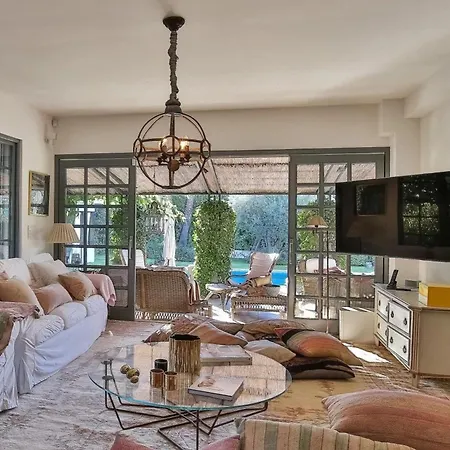 Σπίτι διακοπών Stylish Izza Splendid View, Heated Pool